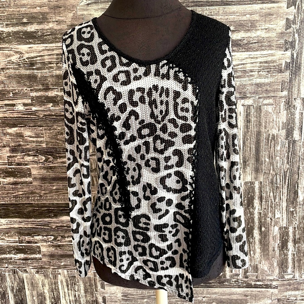 AlBERTO MAKALI New York Black/white animal print top new with tags